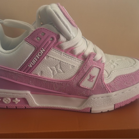 Louis Vuitton Trainers Pink & White Women's Low-Top Sneakers - Picture 13 of 13